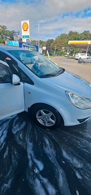 Weiß Gebraucht 2010 Opel Corsa Kleinwagen | 2.400 € - Bild 1/4