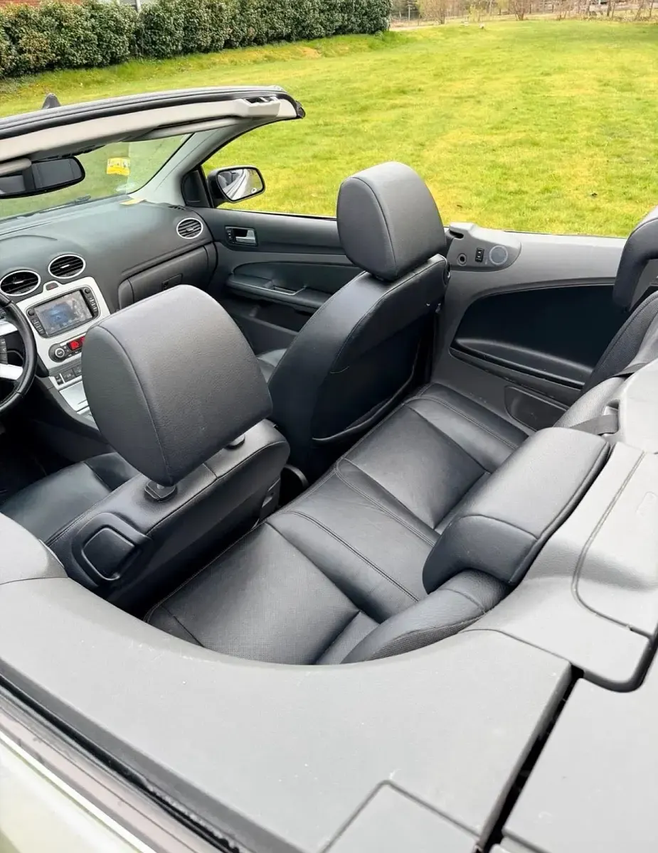 Gebraucht Ford Focus Cabriolet 145 PS (106 kW) 2008 Grau Cabrio
