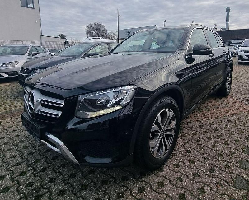 Gebraucht Mercedes GLC350 258 PS (189 kW) 2017 Schwarz/baltic black Limousine