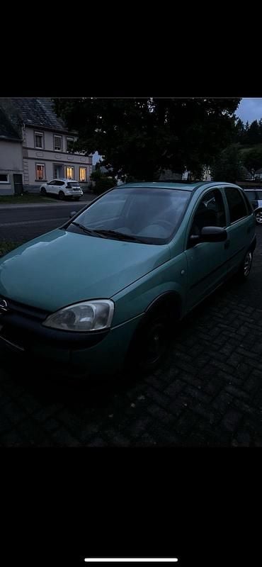 Grün Gebraucht 2001 Opel Corsa Kleinwagen | 550 € (Guter Preis) - Bild 1/4
