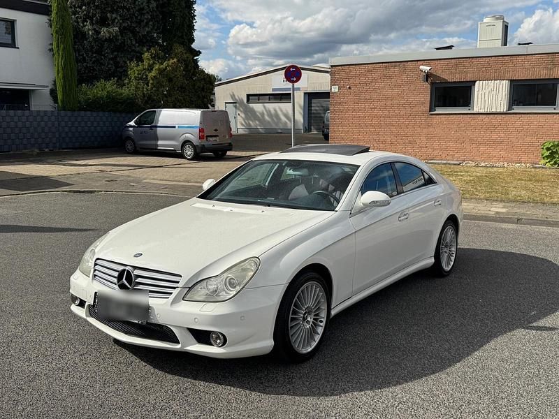 Weiß Gebraucht 2005 Mercedes CLS500 AMG Limousine | 14.990 € (Fairer Preis) - Bild 1/4