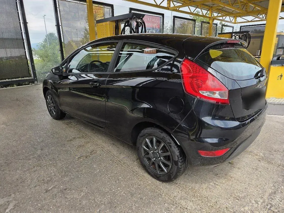 Gebraucht Ford Fiesta 81 PS (59 kW) 2010 Schwarz Kleinwagen