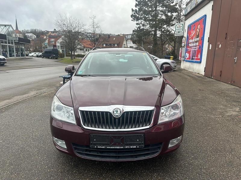 Gebraucht Skoda Octavia Ambiente 105 PS (77 kW) 2010 Rot Kombi