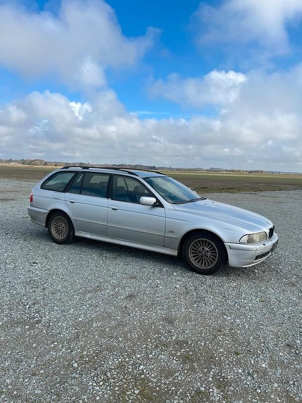 Gebraucht BMW 525 163 PS (119 kW) 2001 Grau Kombi