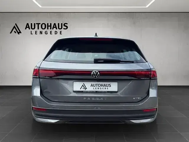 Gebraucht VW Passat 150 PS (110 kW) 2024 Grau Kombi