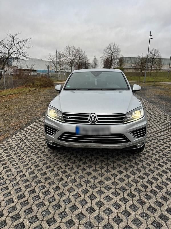 Silber Gebraucht 2017 VW Touareg R-line SUV | 24.499 € (Fairer Preis) - Bild 1/4