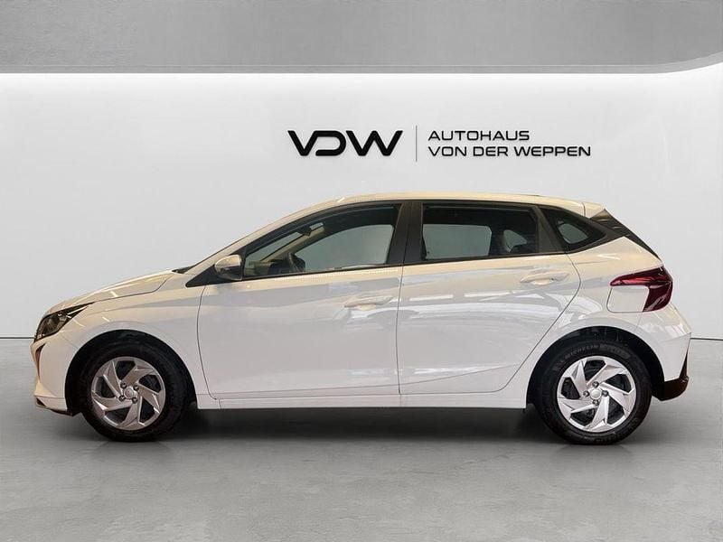 Gebraucht Hyundai i20 Select 101 PS (74 kW) 2024 Weiß Kleinwagen
