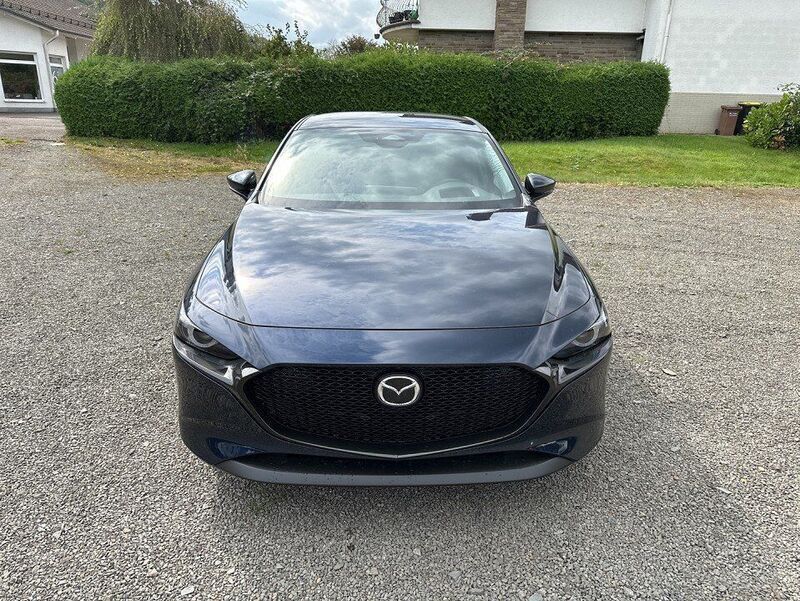 Deep crystal blue Neu 2024 Mazda 3 Exclusive-Line Limousine | 28.990 € (Etwas zu teuer) - Bild 1/4