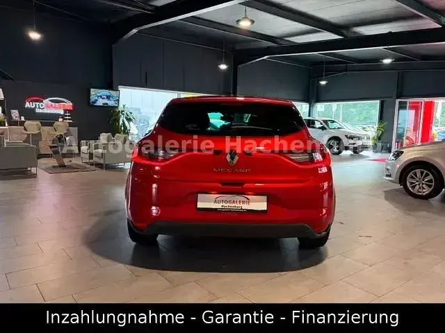 Gebraucht Renault Mégane IV LIMITED 140 PS (102 kW) 2019 Rot Limousine