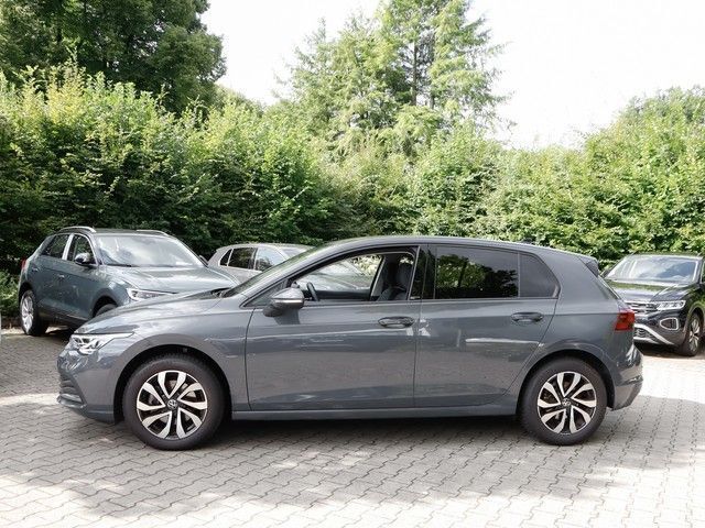 Gebraucht VW Golf VIII Active 131 PS (96 kW) 2023 Delfingrau Limousine