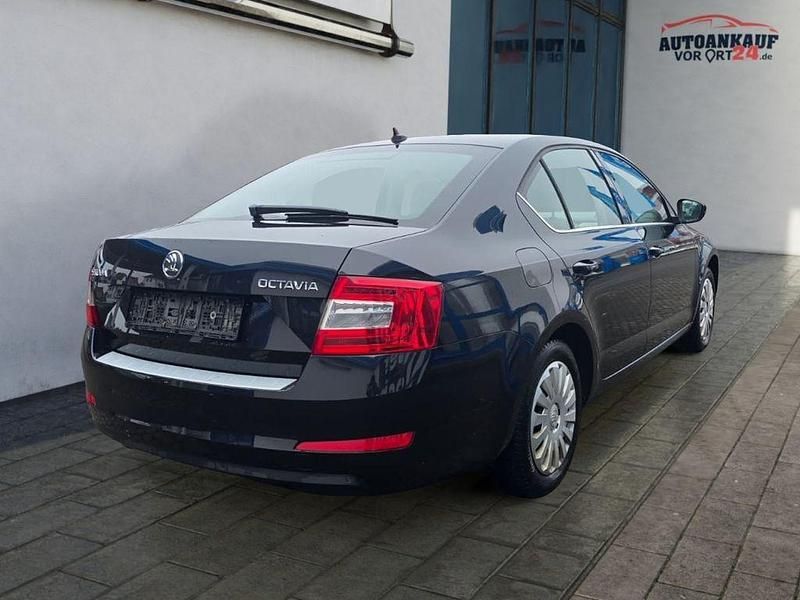 Gebraucht Skoda Octavia Elegance 140 PS (102 kW) 2014 Schwarzmagic perleffekt Kleinwagen