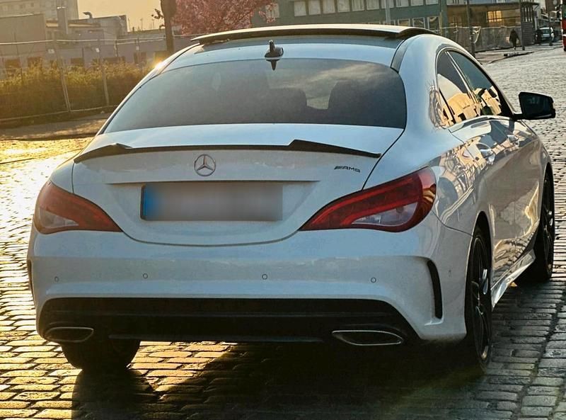 Weiß Gebraucht 2016 Mercedes CLA200 Limousine | 18.500 € - Bild 1/4