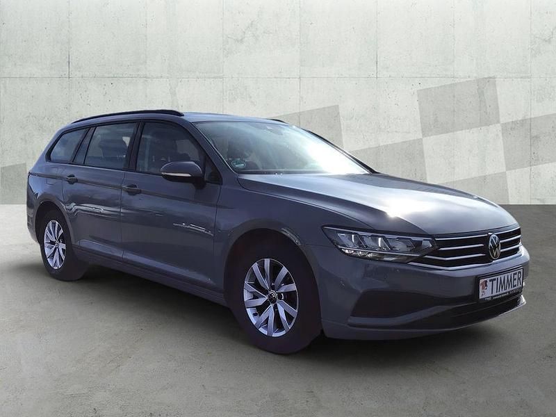 Gebraucht VW Passat Basis 150 PS (110 kW) 2022 Grau Limousine