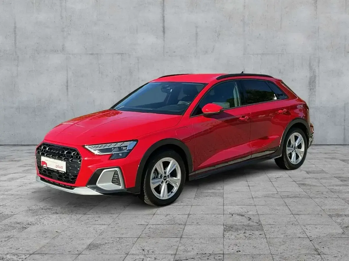 Gebraucht Audi A3 204 PS (150 kW) 2025 Progressivrot metallic Limousine