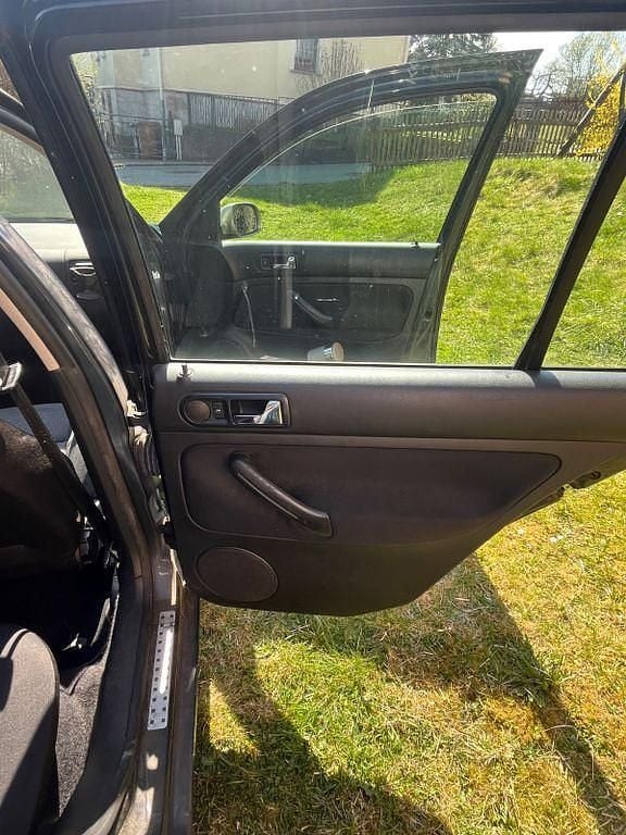 Second-hand VW Golf IV Basis 75 CP (55 kW) 2002 Albastru Berlinǎ