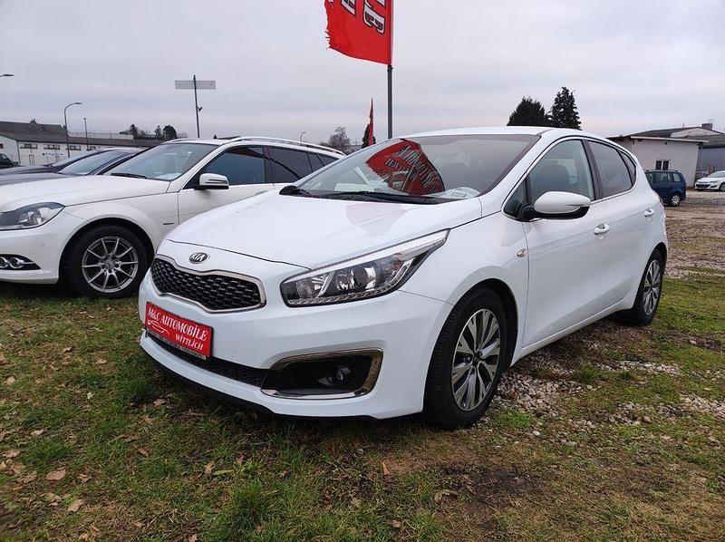 Gebraucht Kia Ceed DREAM-TEAM Edition 99 PS (72 kW) 2017 Weiß Kleinwagen