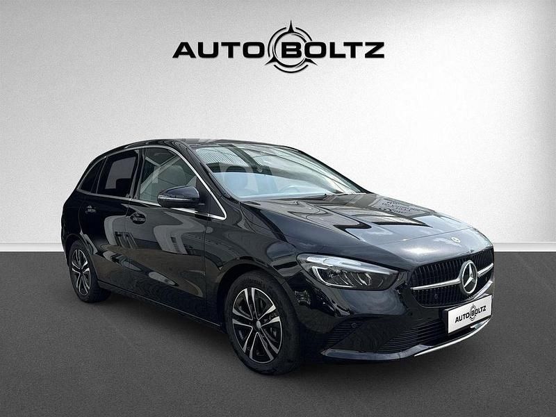 Gebraucht Mercedes B200 Progressive 163 PS (119 kW) 2024 Kosmosschwarz Van / Kleinbus