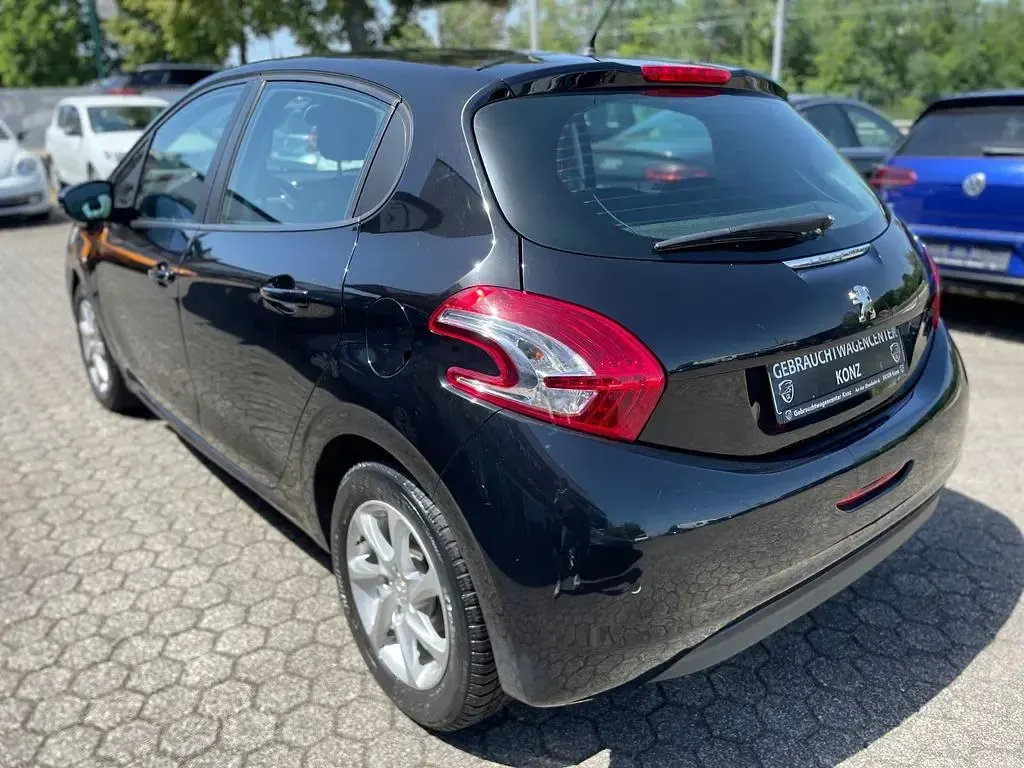 Gebraucht Peugeot 208 Active 68 PS (50 kW) 2014 Schwarz Kleinwagen