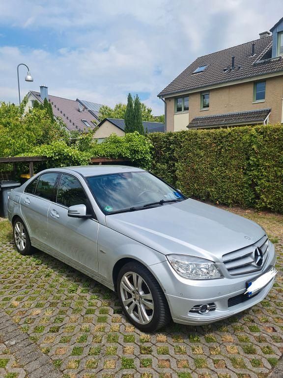 Silber Gebraucht 2009 Mercedes C200 Avantgarde Limousine | 7.999 € (Etwas zu teuer) - Bild 1/4