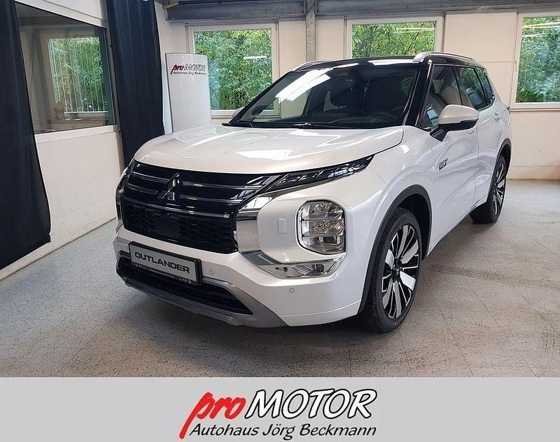 Weiß Neu 2025 Mitsubishi Outlander P-HEV Top SUV | 54.444 € (Etwas zu teuer) - Bild 1/4