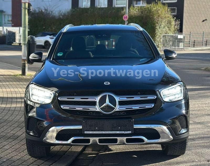 Second-hand Mercedes GLC300e 194 CP (142 kW) 2021 Negru SUV