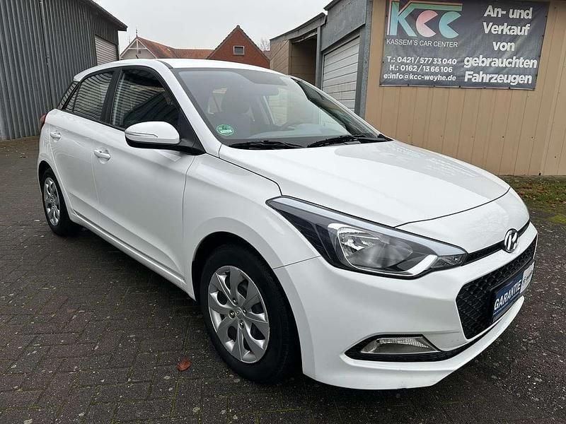 Gebraucht Hyundai i20 GO! 75 PS (55 kW) 2018 Polar white / sol Kleinwagen