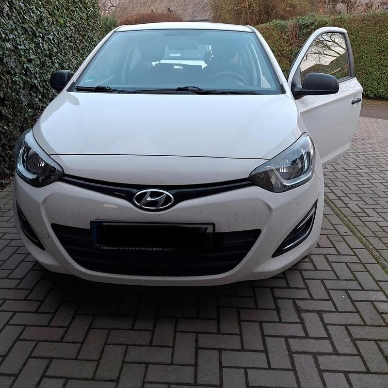 Gebraucht Hyundai i20 86 PS (63 kW) 2012 Weiß Kleinwagen