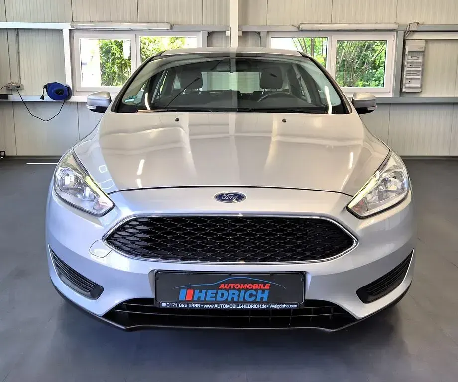 Gebraucht Ford Focus Trend 125 PS (91 kW) 2016 Silber Limousine