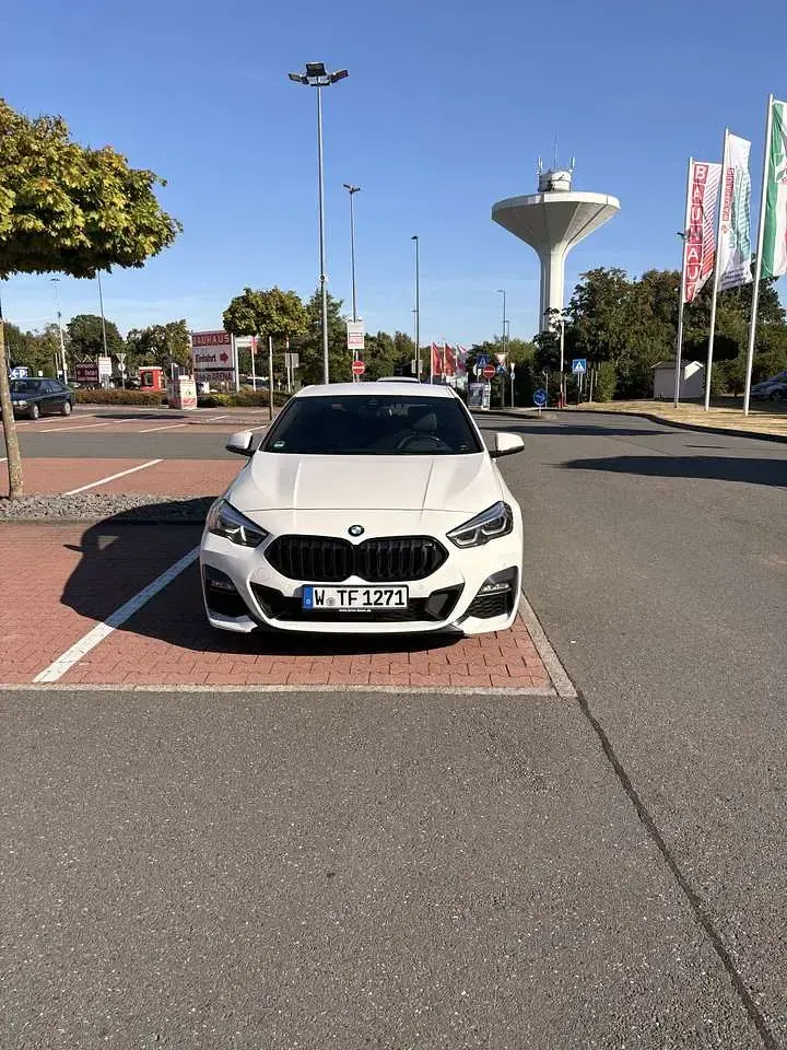 Gebraucht BMW 218 M Sport 136 PS (100 kW) 2021 Weiß Limousine