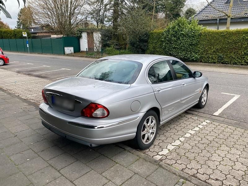Używany Jaguar X-type 156 KM (114 kW) 2001 Srebrny Sedan/Limuzyna