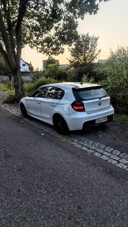 Gebraucht BMW 130 M Sport 258 PS (189 kW) 2009 Weiß Kleinwagen