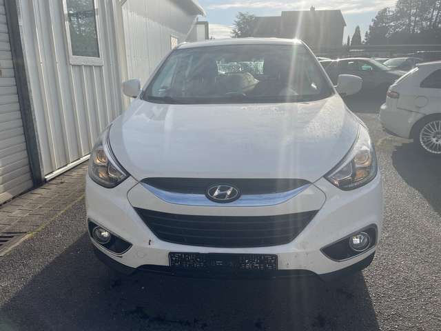 Weiß Gebraucht 2013 Hyundai ix35 Edition SUV | 7.990 € (Etwas zu teuer) - Bild 1/1
