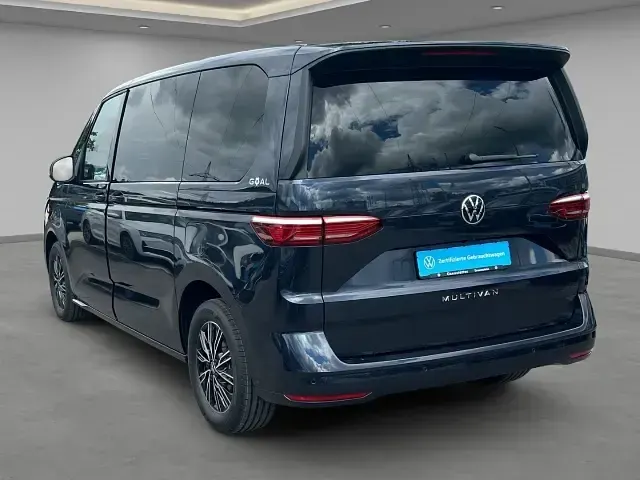 Gebraucht VW Multivan Life 150 PS (110 kW) 2026 Blau Van / Kleinbus