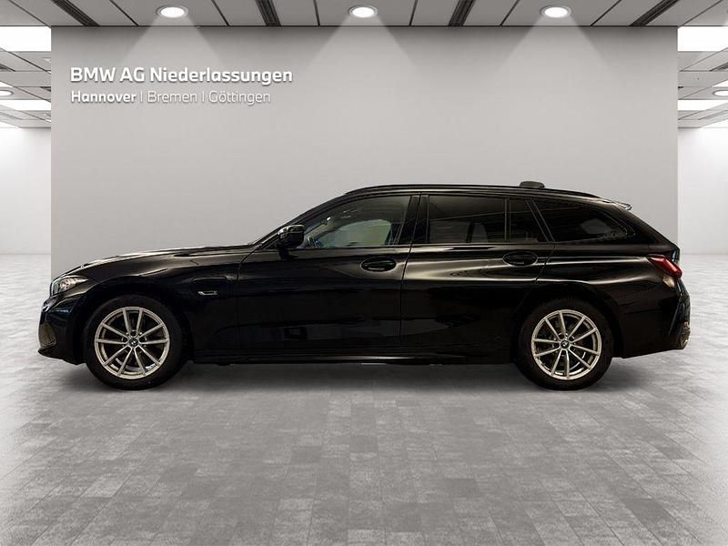 Gebraucht BMW 330e 184 PS (135 kW) 2022 Schwarz Kombi