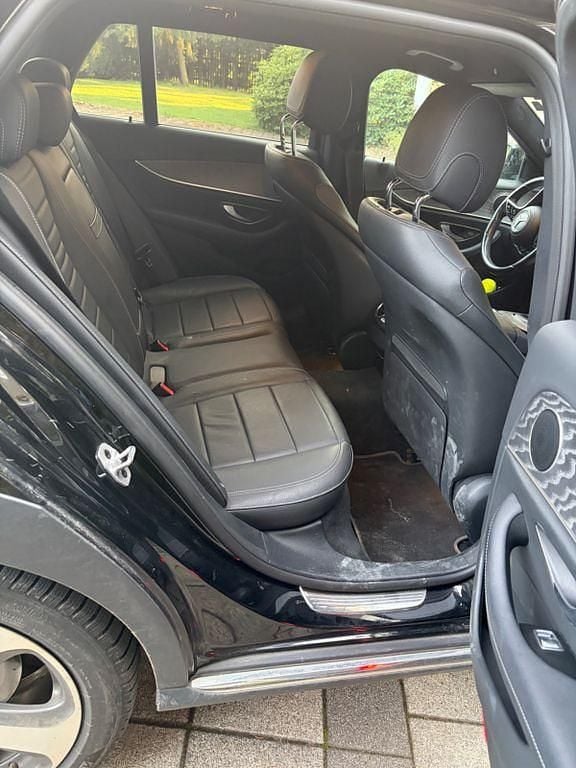 Używany Mercedes E400 330 KM (242 kW) 2020 Czarny Sedan/Limuzyna
