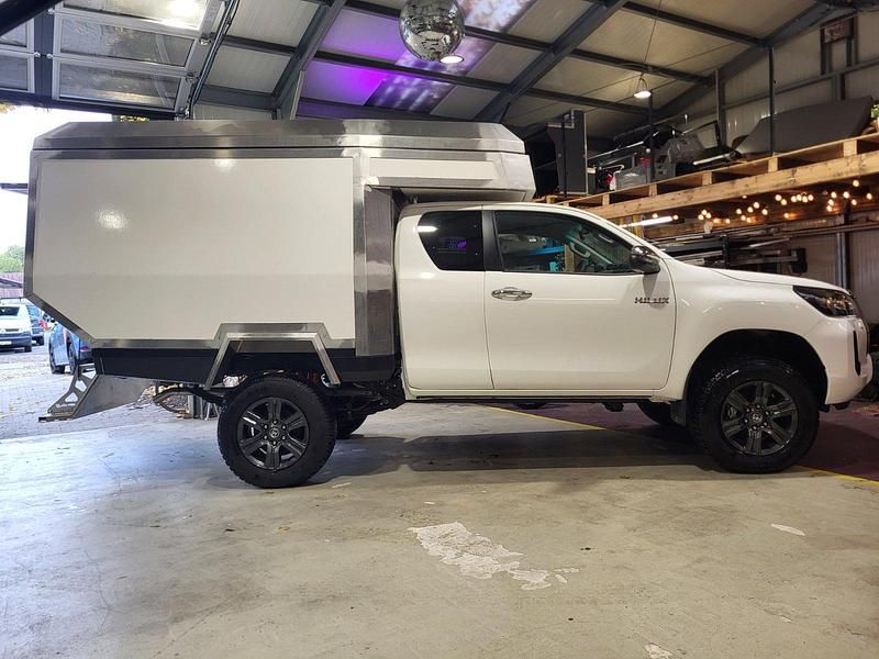 Gebraucht Toyota HiLux 204 PS (150 kW) 2023 Weiß Abholung