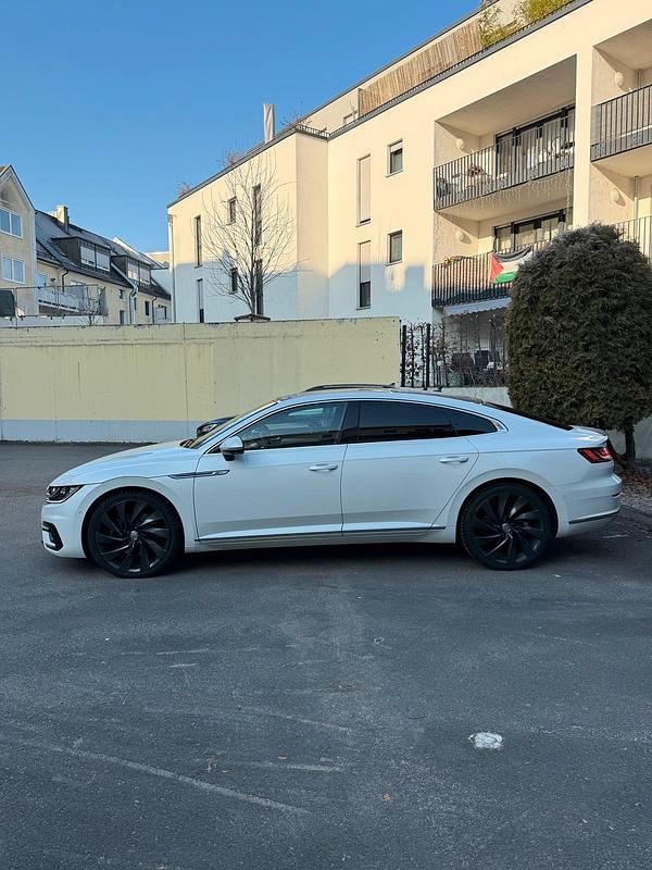 Gebraucht VW Arteon R-line 240 PS (176 kW) 2018 Weiß Kleinwagen