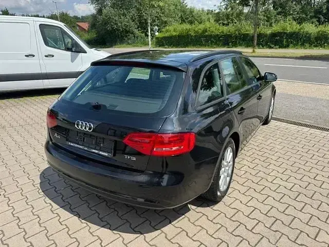 Gebraucht Audi A4 Attraction 125 PS (91 kW) 2013 Schwarz Kombi