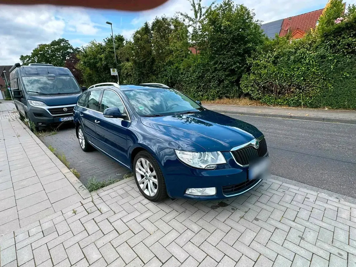 Gebraucht Skoda Superb 170 PS (125 kW) 2010 Blau Kombi