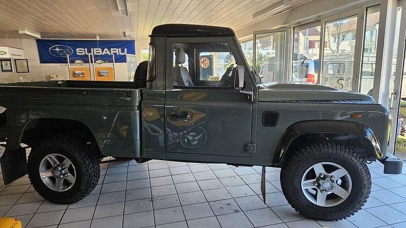 Gebraucht Land Rover Defender 122 PS (89 kW) 2009 Grün Pickup