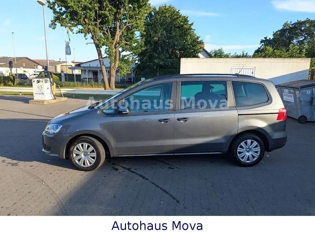 Gebraucht VW Sharan Trendline 140 PS (102 kW) 2011 Grau Van / Kleinbus