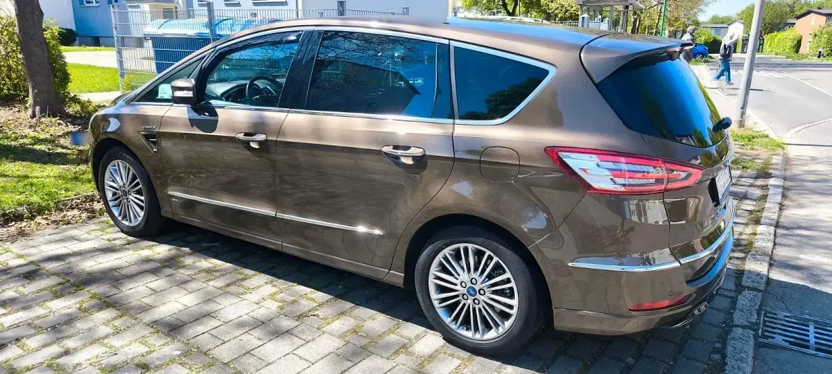 Gebraucht Ford S-MAX Vignale 179 PS (131 kW) 2017 Braun Van / Kleinbus