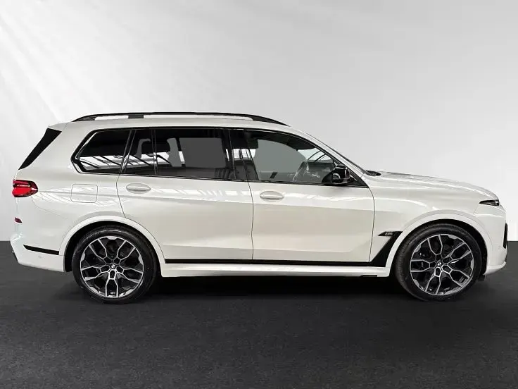 Gebraucht BMW X7 M Sport 530 PS (389 kW) 2025 Mineralweiss metallic SUV