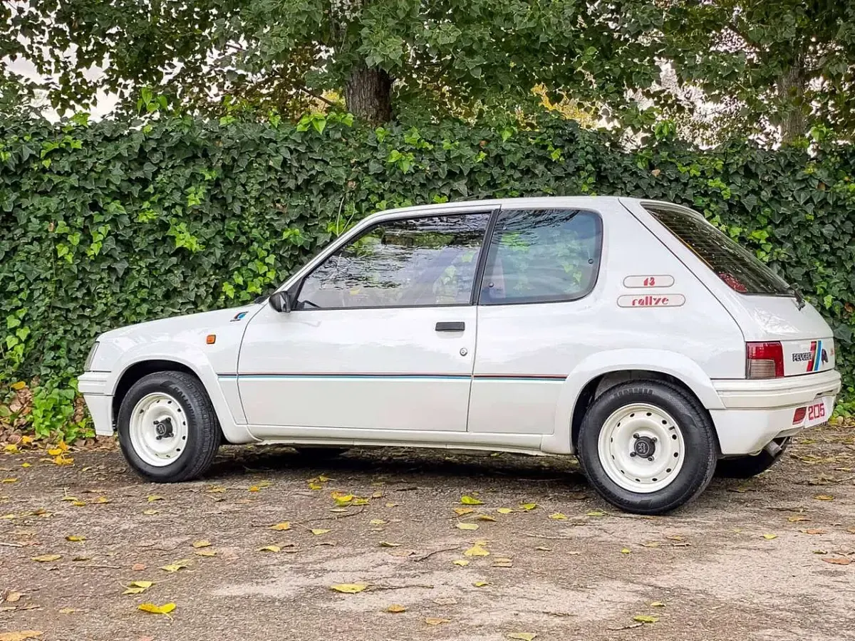 Gebraucht Peugeot 205 102 PS (75 kW) 1991 Weiß Limousine
