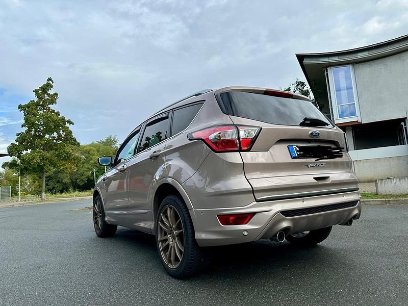 Gebraucht Ford Kuga Vignale 230 PS (169 kW) 2019 Andere farben SUV