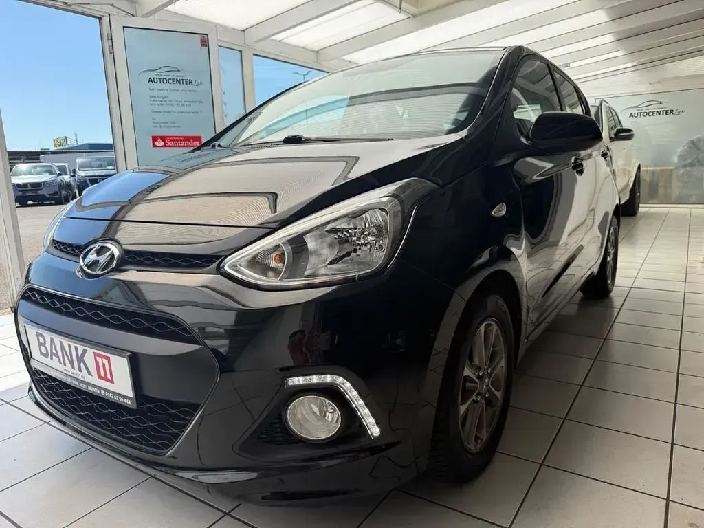 Gebraucht Hyundai i10 Edition 87 PS (63 kW) 2015 Phantom black Kleinwagen