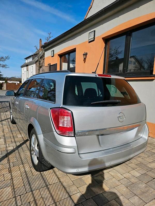 Gebraucht Opel Astra 150 PS (110 kW) 2010 Grau Kombi