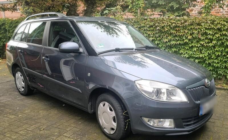 Andere außenfarben Gebraucht 2011 Skoda Fabia Kombi | 3.000 € (Guter Preis) - Bild 1/4