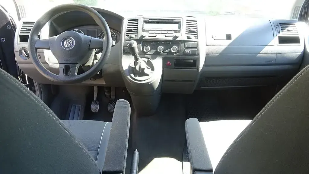 Gebraucht VW Multivan Startline 140 PS (102 kW) 2011 Schwarz Van / Kleinbus