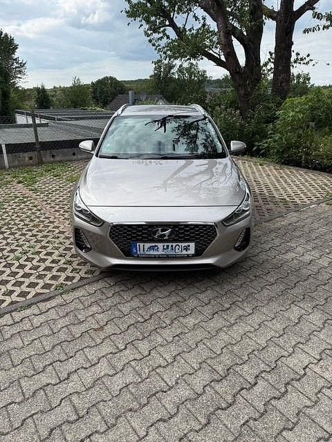 Beige Gebraucht 2018 Hyundai i30 Premium Kombi | 13.500 € (Guter Preis) - Bild 1/4